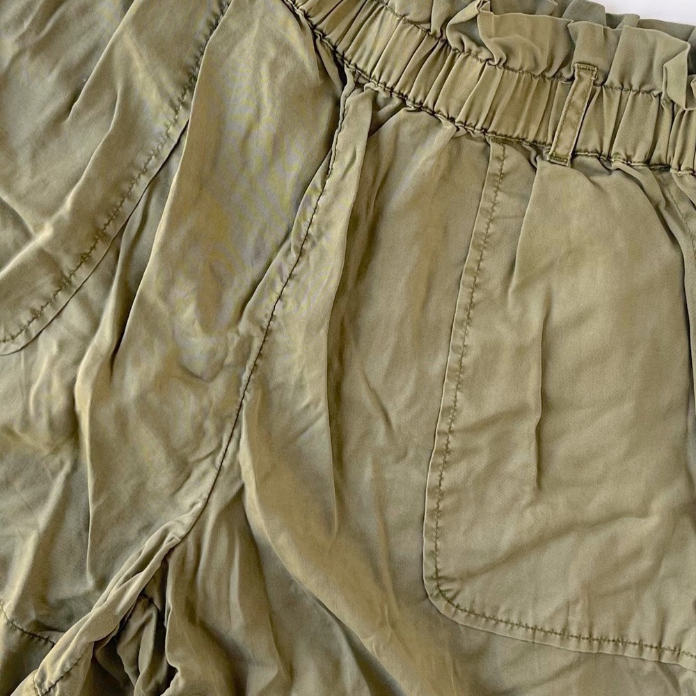 3/$20 The Drop Green Paperbag Shorts - Picture 5 of 6